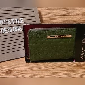 Betsey Johnson Military Green Skull Wristlet Wallet Zip Around